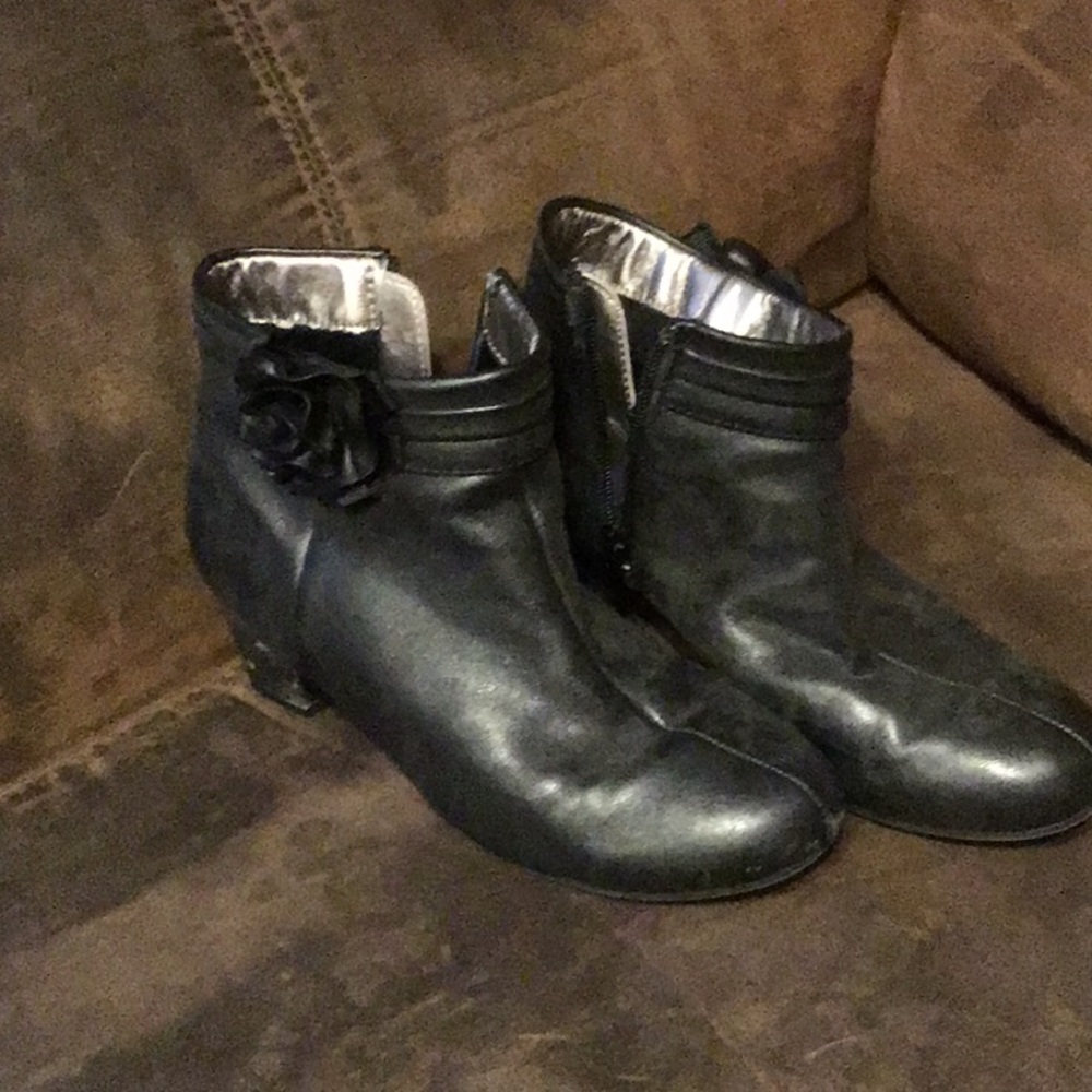 Short boots
